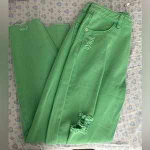 These Three Boutique never worn straight leg distressed Size Medium NWT